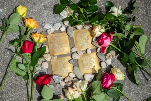 Stolpersteine für Samuel, Elisabeth, Ruth, Sylvia Schkolnik (29. Juni 2018), (c) Alexander Danner