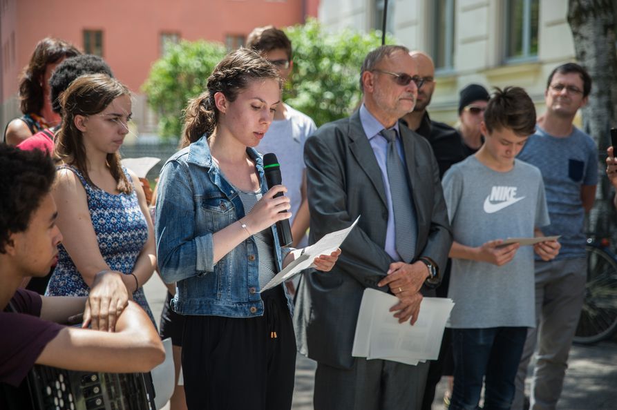 3_Stolpersteine_17Juni_Oeverseegymnasium_ADanner_Schuelerin