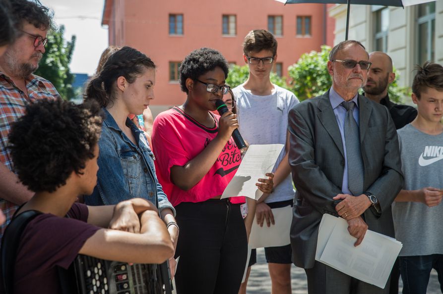 4_Stolpersteine_17Juni_Oeverseegymnasium_ADanner_Schuelerin2