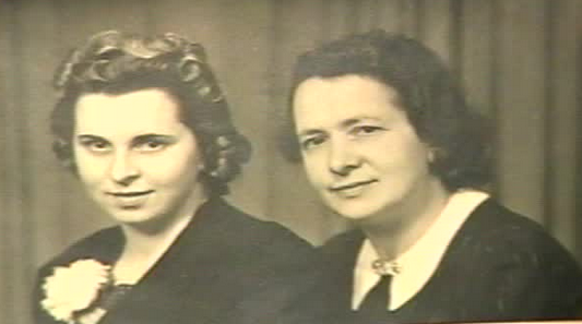 Schwester Amalie (Melanie) und Mutter Rejla Feiga (Fella) Silberstein Foto: Otmar Silberstein