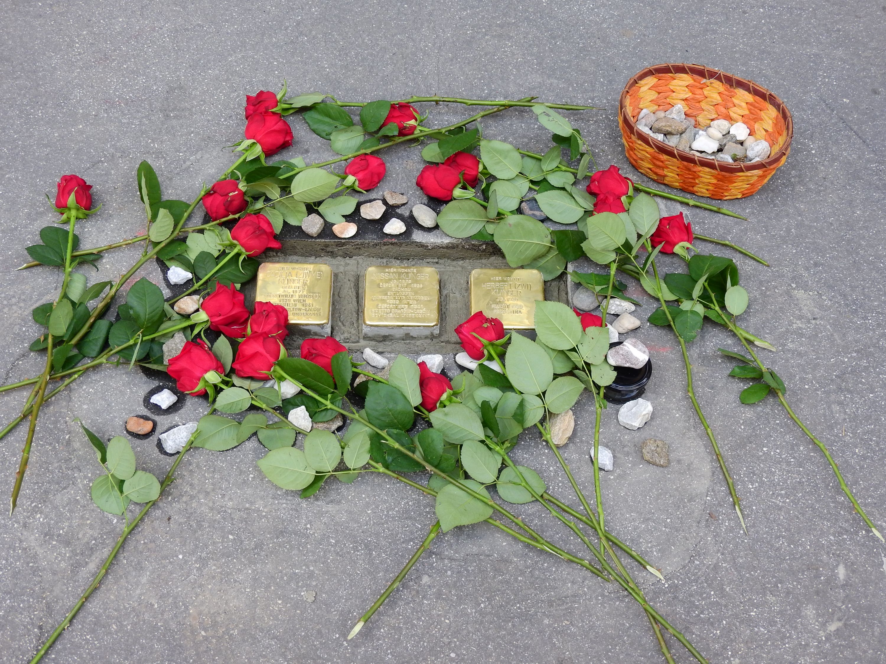 Stolpersteinverlegung für die Familie Klinger am 5.7.2021 ©Christian Teichert