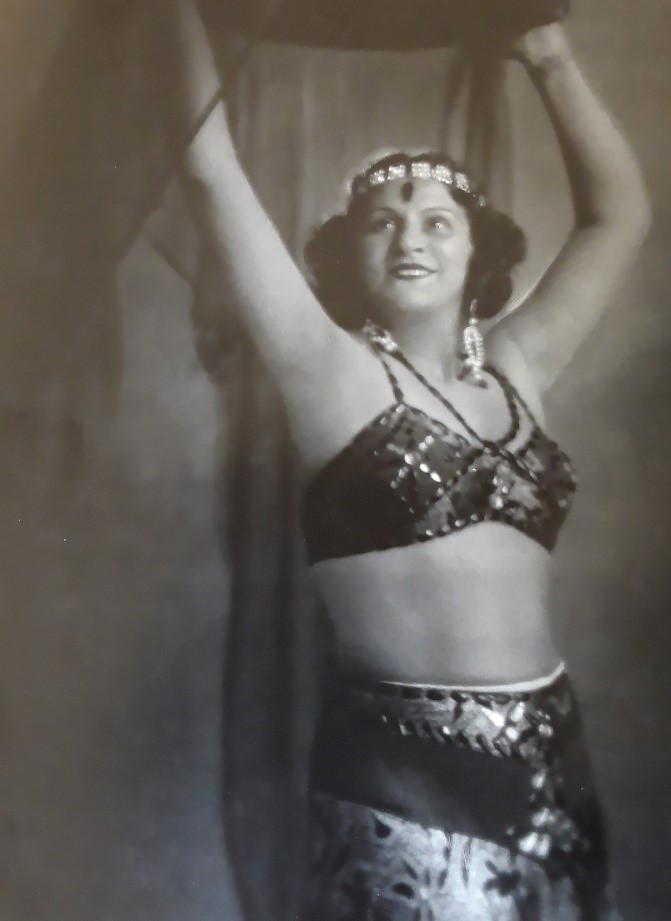 Ella Flesch als Salome 1937 Welch ein Augenblick! 100 Jahre Oper Graz, herausg. von den Vereinigten Bühnen Graz, Graz 1999, S. 40