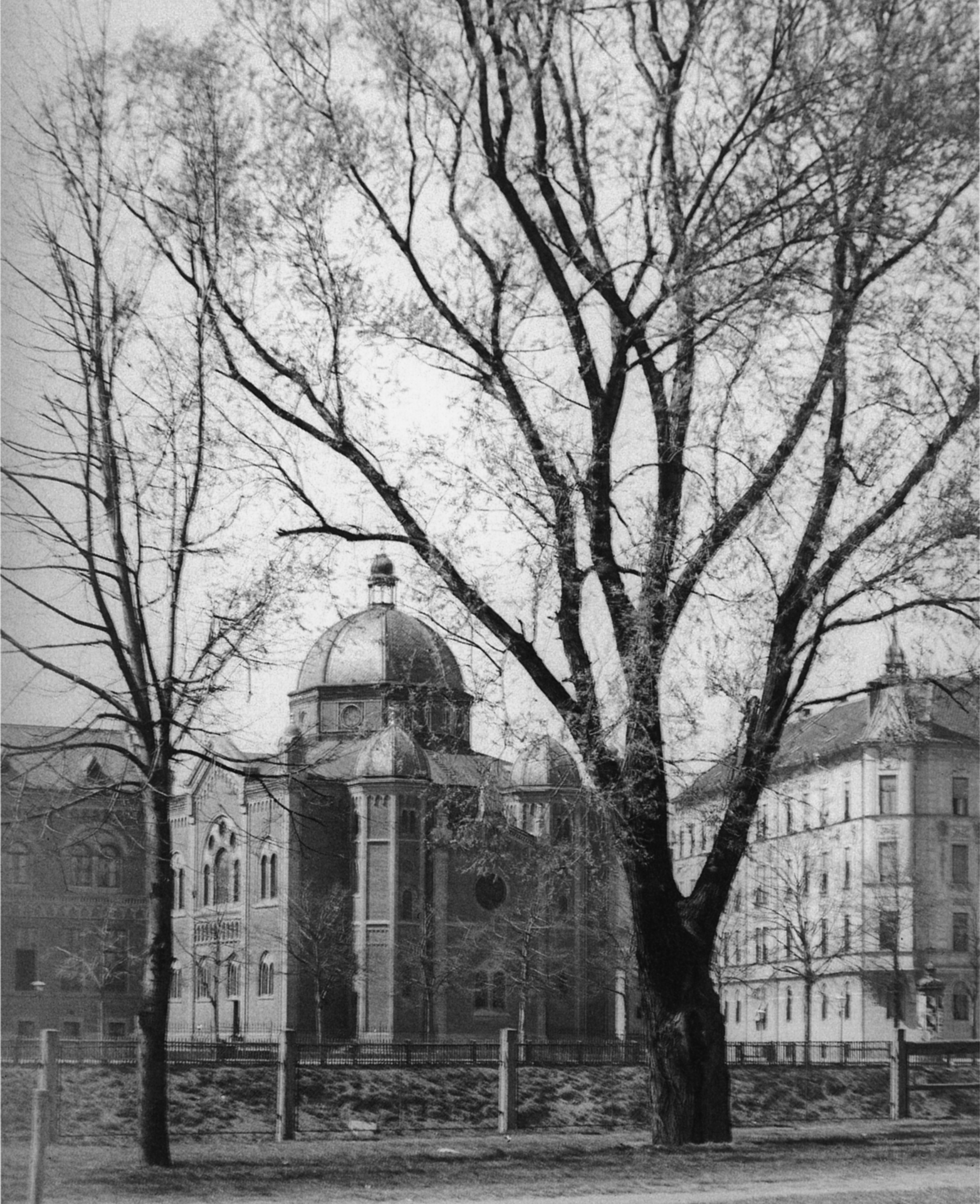 Die Grazer Synagoge, erbaut 1892, zerstört 1932 Foto: Petschar, Friedlmeier: Steiermark in alten Fotografien, Wien 2003 Quelle: Wikimedia Commons 