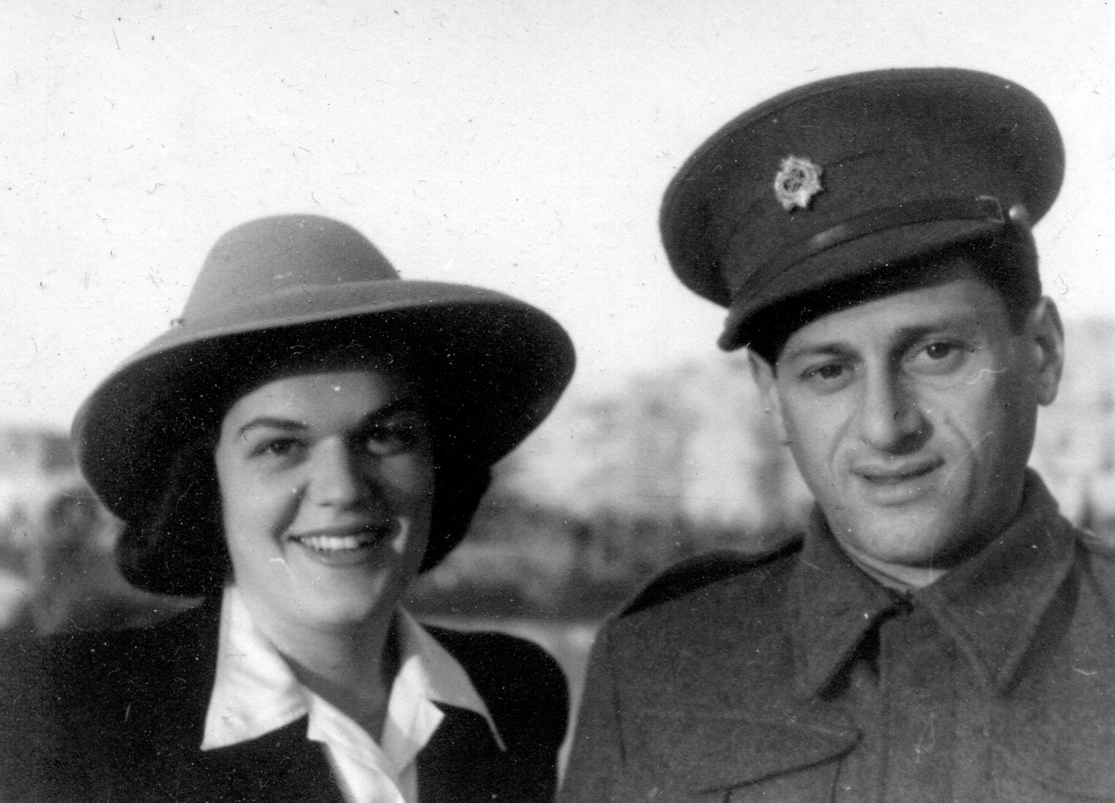 Hans Lang und seine Frau Gertrude (Trude) Brandweiner am Tag ihrer Hochzeit (11. April 1943) in Tel Aviv