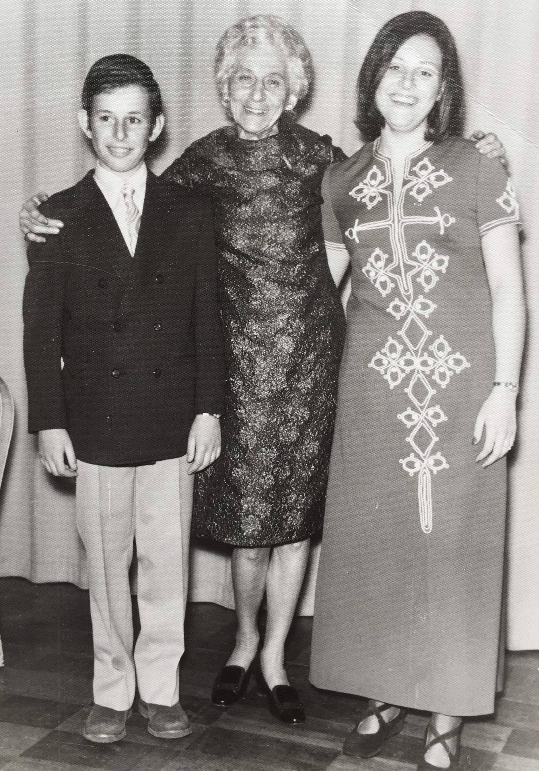Olga Blüh mit Alfreds Kindern Roberto und Sonia Anfang der 1970er Jahre (c) Roberto Blueh