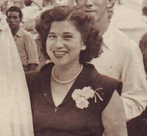 Trude Silber bei der Hochzeit ihrer Schwester Erika (Familienarchiv)