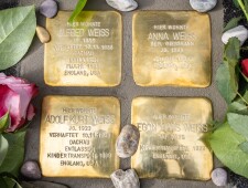 Stolpersteine für die Familie Weiss ©Alexander Danner