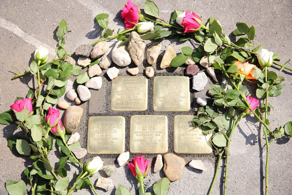 13.	Stolpersteine für die Familie Silberstein am Kapistran-Pieller-Platz 2016, © J.J. Kucek
