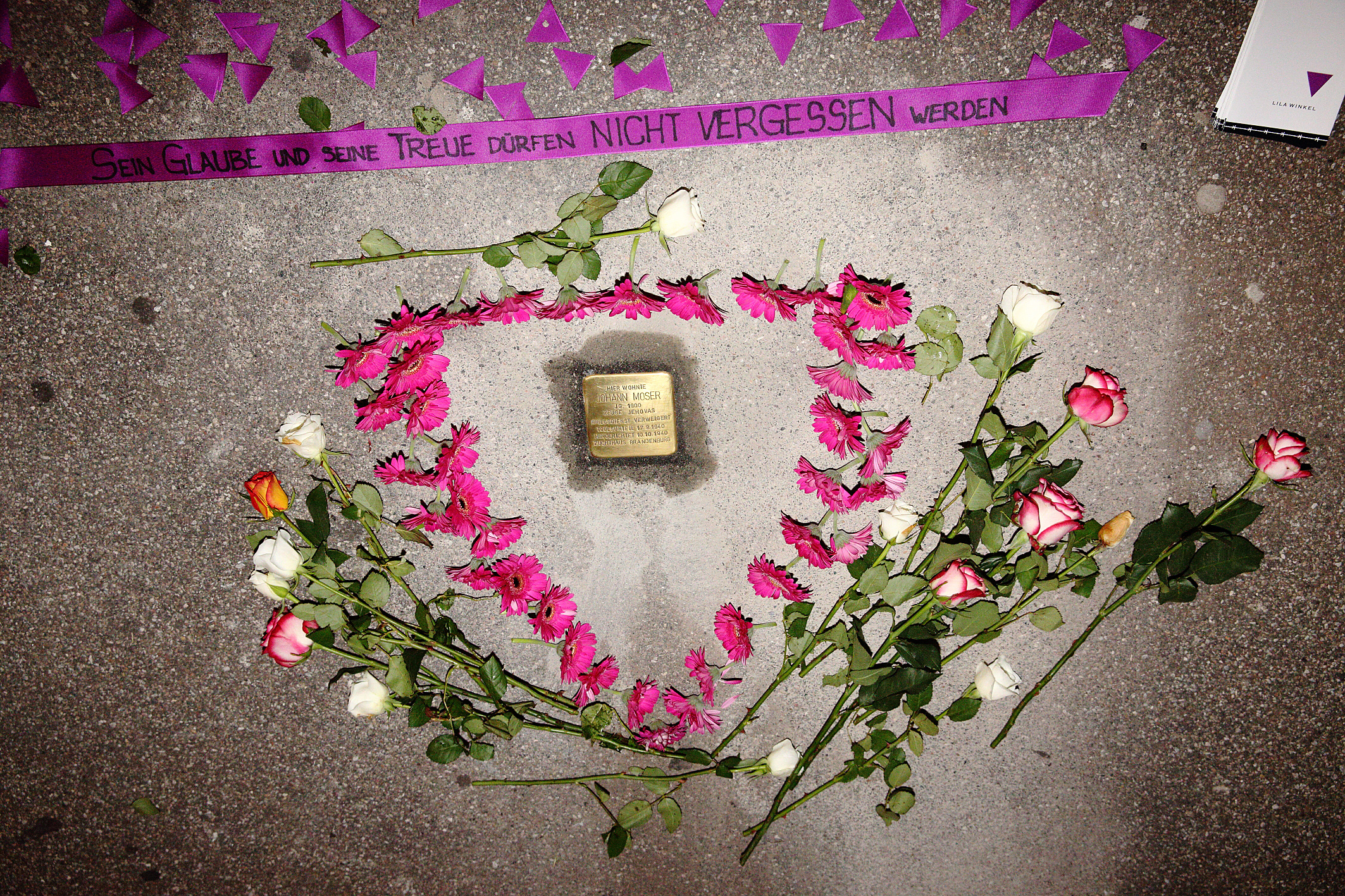 Stolperstein für Johann Moser bei der Verlegung im August 2016 Foto: J.J. Kucek