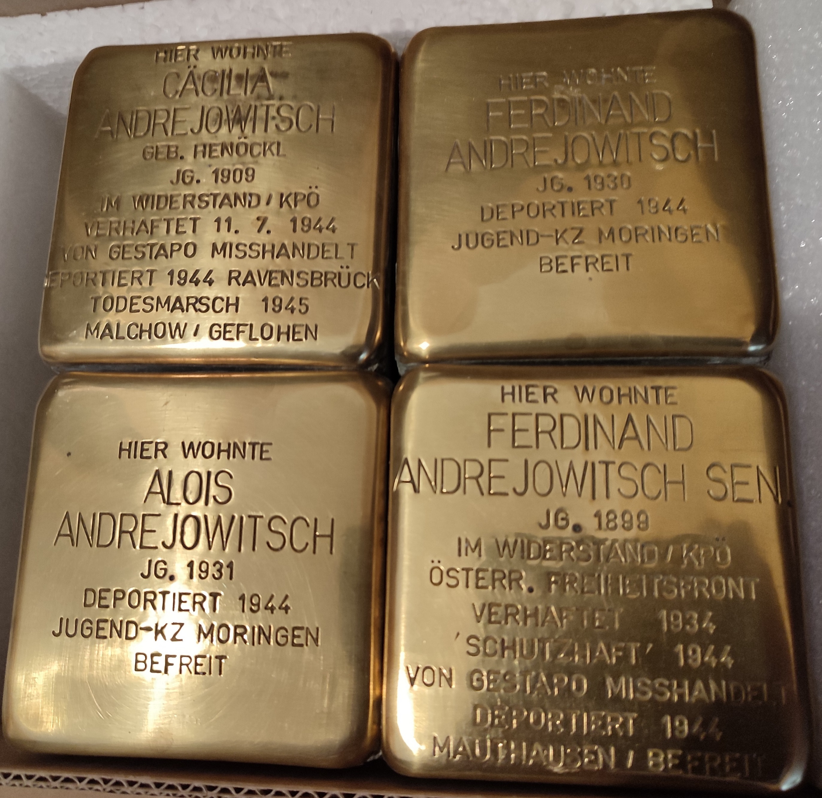 Stolpersteine für die Familie Andrejowitsch vor der Verlegung, Foto Daniela Grabe