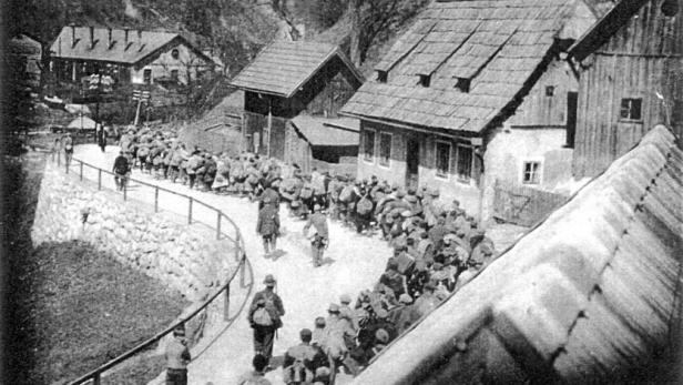 Todesmarsch ungarischer Juden in Hieflau, aufgenommen am 8. oder 9. April 1945 https://image.kurier.at/images/cfs_landscape_616w_347h/2549290/46-108415688.jpg
