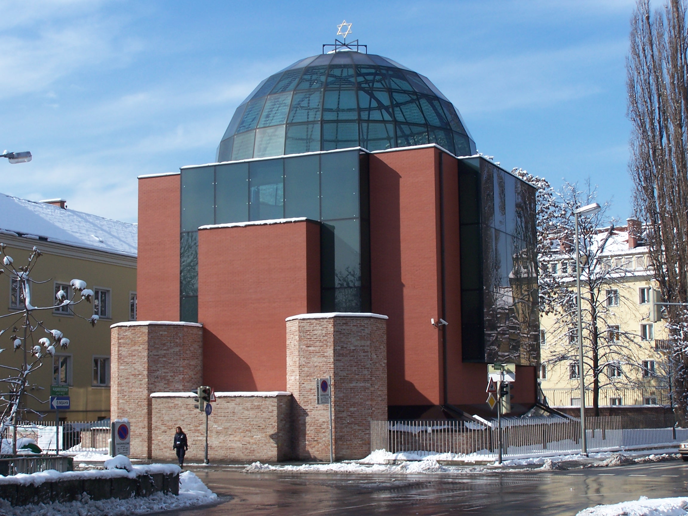 Die neue Synagoge wurde am 9. November 2000 eröffnet Foto: Willard, Wikimedia Commons