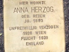 Stolperstein für Anna Herzog
Foto: J.J. Kucek