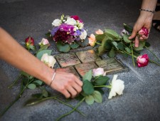 Verlegung der Stolpersteine für Familie Blüh am 17. Juni 2016 
Foto Alexander Danner