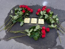 Stolpersteine für die Brüder Tschoggl am 19.10.2020 ©Christian Teichert