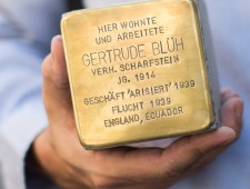 Stolperstein Gertrude Scharfstein, geborene Blüh 
Foto: Alexander Danner