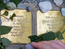 Stolpersteine für die Familie Neufeld ©Alexander Danner