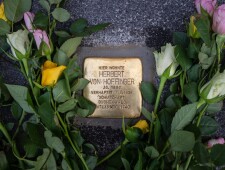 Verlegung des Stolpersteins für Herbert von Hoffinger am 22.10.2020, ©Alexander Danner