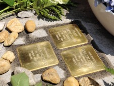 Stolpersteine Simon Salzmann, Elsa Salzmann, Harald Salzmann, Foto JJKucek