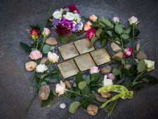 Verlegung der Stolpersteine für die Familie Blüh-Scharfstein am 17. Juni 2016 
Fotos Alexander Danner
