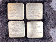 Verlegung der Stolpersteine für die Familie Kohn am 16. August 2016
Foto: J.J. Kucek