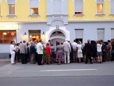 Verlegung des Stolpersteins für Johann Moser im August 2016
Foto: J.J. Kucek