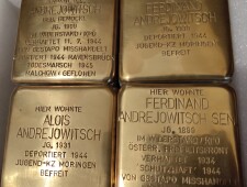 Stolpersteine für die Familie Andrejowitsch vor der Verlegung, Foto Daniela Grabe