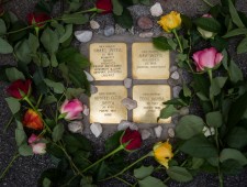 Stolpersteine für Samiel, Anna, Gertrud und Egon Jagoda, Stolpersteine-Verlegung am 27.9.2017, Foto: Alexander Danner