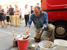 Verlegung des Stolperstein von Odilie Borges. Foto: J. J. Kucek