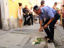 Verlegung des Stolperstein von Odilie Borges. Foto: J. J. Kucek